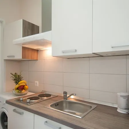 Apartments Tomic A8