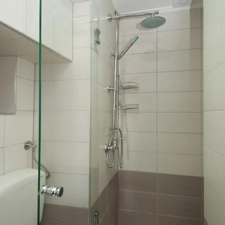 Apartments Tomic A8 * אופטיה
